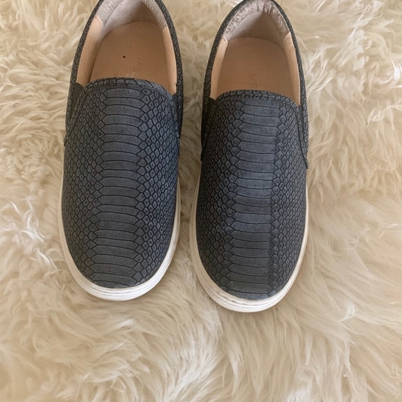 JSlides Croc-embossed Sneakers - Picture 2 of 6